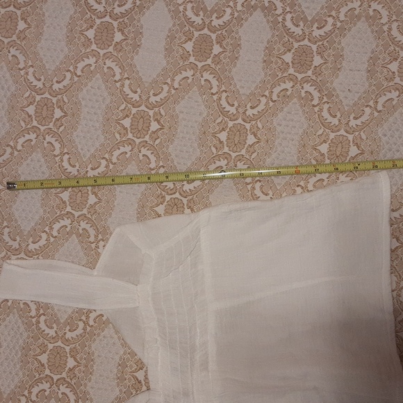 SOFT SURROUNDINGS - WHITE  Front Tie Keyhole Style Tank -  Size 17" Wide (L) - Picture 8 of 8